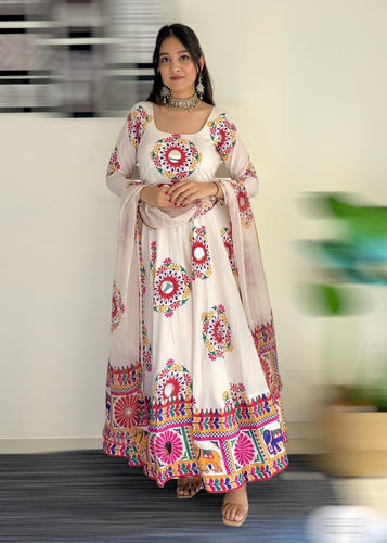 NavRiwaaz Luxe
